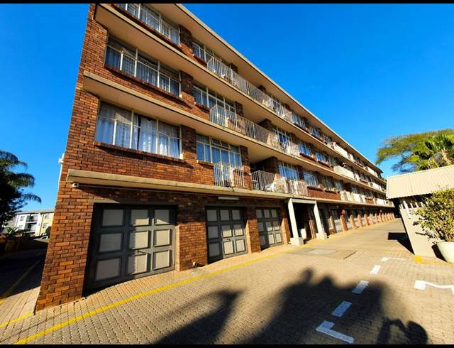 3 BEDROOM APARTMENT FOR SALE IN SINOVILLE